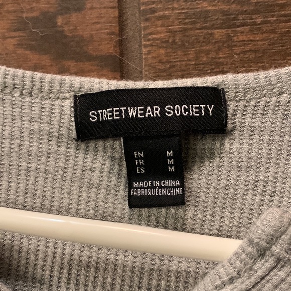 Medium cropped soft tee - Picture 2 of 3